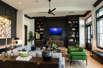 Chateaux Dijon Apartments in Baton Rouge, LA - Building Photo - Building Photo