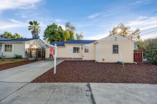 2438 Upland Dr in Concord, CA - Building Photo