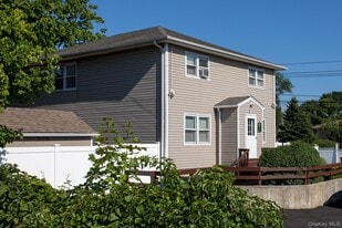 10 Laramie Rd in West Babylon, NY - Building Photo