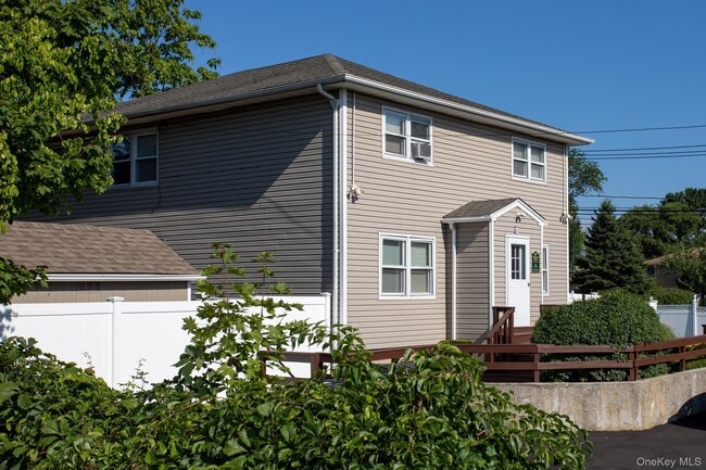 property at 10 Laramie Rd