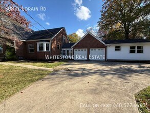30871 Lorain Rd in North Olmsted, OH - Foto de edificio - Building Photo