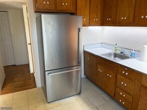6 Columbia Dr in Bridgewater, NJ - Building Photo - Building Photo