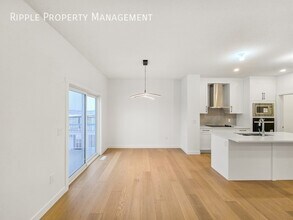 963 Corner Meadows Way NE in Calgary, AB - Building Photo - Building Photo