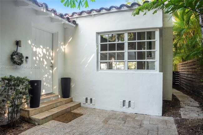 253 N Coconut Ln in Miami Beach, FL - Building Photo - Building Photo