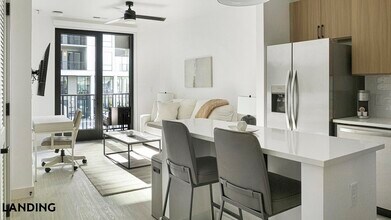 1007 S Mint St, Unit 731 in Charlotte, NC - Building Photo - Building Photo