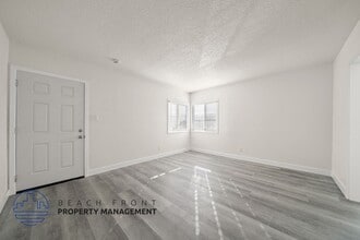 249-251 W. Pomona Blvd. in Monterey Park, CA - Foto de edificio - Building Photo