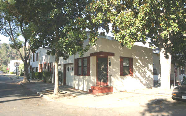 721-735 Mellus St in Martinez, CA - Foto de edificio - Building Photo