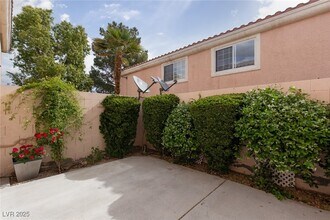 8440 Indigo Sky Ave in Las Vegas, NV - Foto de edificio - Building Photo