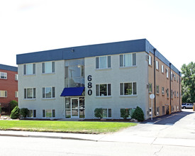 Off Broadway Flats in Englewood, CO - Foto de edificio - Building Photo