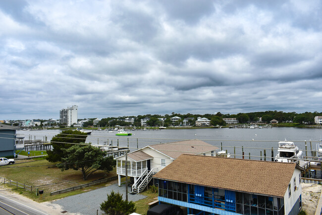 1008 Canal Dr in Carolina Beach, NC - Building Photo - Building Photo