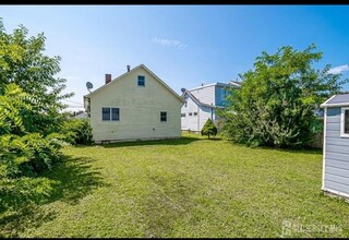 31 Essex St in Middletown, NJ - Building Photo - Building Photo