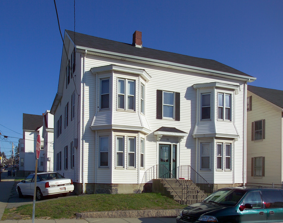 306 Bank St in Fall River, MA - Building Photo