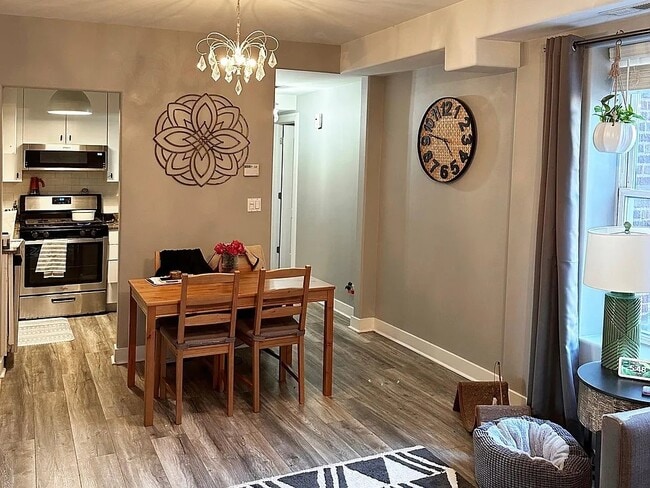 4335 W Irving Park Rd in Chicago, IL - Building Photo - Building Photo