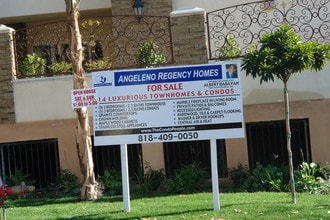 536-542 E Angeleno Ave in Burbank, CA - Foto de edificio - Building Photo