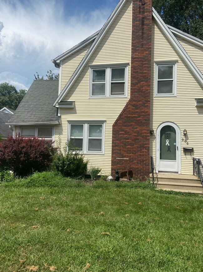 property at 906 Elmwood Ave