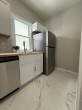 1446 S 11th St in Lincoln, NE - Building Photo - Building Photo