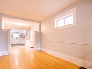 2061 Queen St in Regina, SK - Building Photo - Building Photo