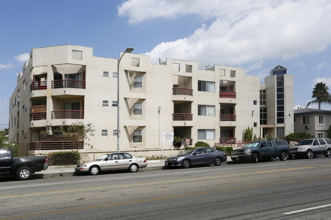 Valley Vanowen Apartments in Winnetka, CA - Building Photo - Building Photo