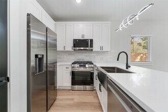 6909 S Hall St in Houston, TX - Building Photo - Building Photo