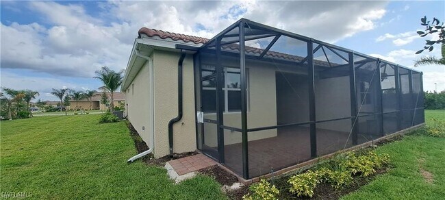 2092 Wellington St in Naples, FL - Building Photo - Building Photo
