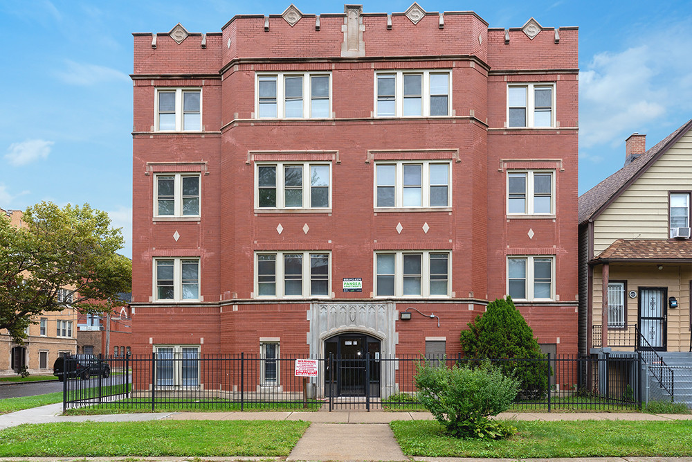 8001-03 S Muskegon Ave in Chicago, IL - Foto de edificio