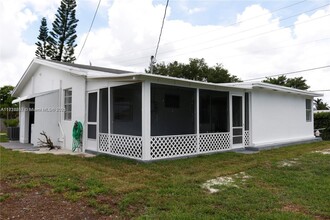 301 SW 9th Terrace in Hallandale Beach, FL - Foto de edificio - Building Photo