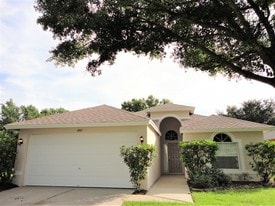 1410 Scotch Pine Dr in Brandon, FL - Building Photo