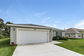 3613 SW Ballweg St in Port St. Lucie, FL - Building Photo - Building Photo