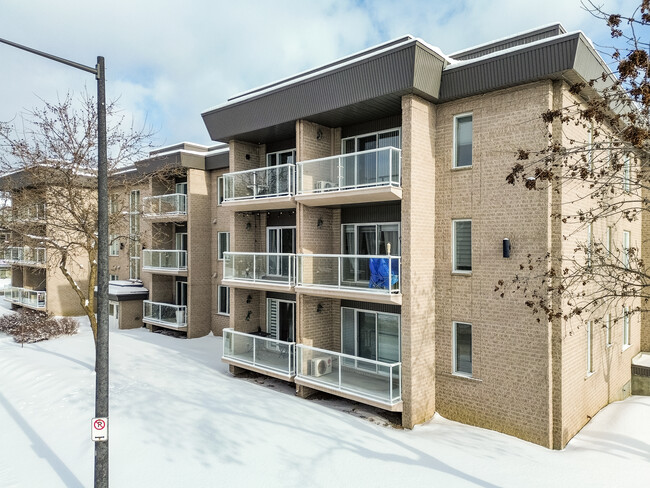 4408 Le Monelier Rue in Québec, QC - Building Photo - Building Photo