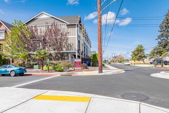 3002 S 45th St in Tacoma, WA - Foto de edificio - Building Photo
