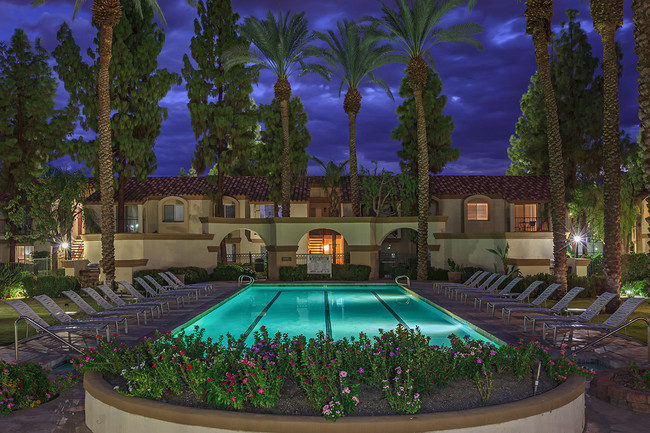 The Regent Palm Desert Apartment Homes in Palm Desert, CA - Foto de edificio - Building Photo