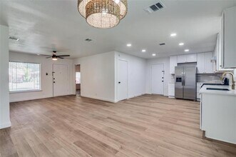 2715 Tolosa Dr in Dallas, TX - Building Photo - Building Photo