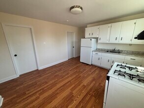 182 Sheridan St, Unit #3 in Bridgeport, CT - Building Photo - Building Photo