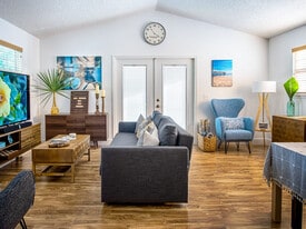 22 Hybiscus Ave in St. Augustine, FL - Building Photo