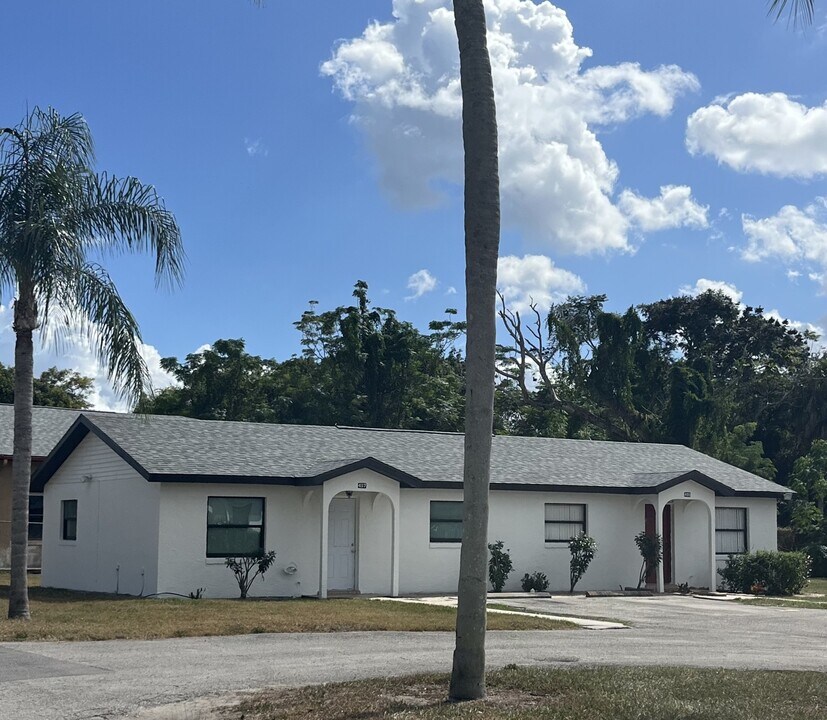 331 Blanco Ct in Avon Park, FL - Foto de edificio