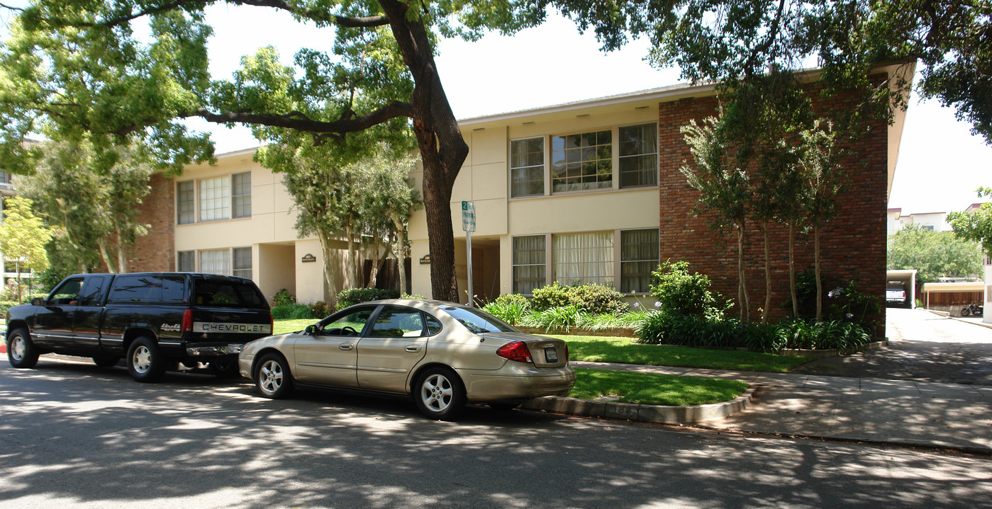 180 S Catalina Ave in Pasadena, CA - Building Photo