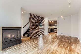 245 SW Meade St in Portland, OR - Building Photo - Building Photo