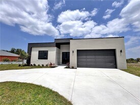 1247 Kismet Pkwy W in Cape Coral, FL - Building Photo