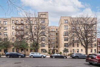 Talbot Apartments in Kew Gardens, NY - Foto de edificio - Building Photo