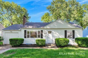 5016 W 72nd St in Prairie Village, KS - Building Photo