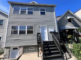 2714 W Julia Ct in Chicago, IL - Building Photo