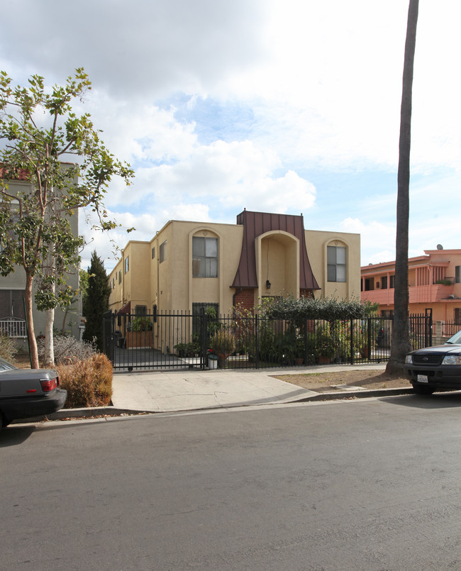 1154 N Westmoreland Ave in Los Angeles, CA - Building Photo - Building Photo