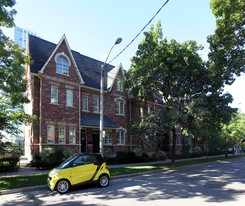 23-37 Earl St in Toronto, ON - Building Photo