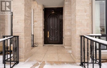 32 Devondale Ave in Toronto, ON - Building Photo - Building Photo