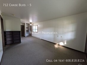 712 Chase Blvd in Sun Prairie, WI - Foto de edificio - Building Photo