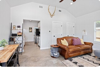 1004 13th St in Blanco, TX - Foto de edificio - Building Photo