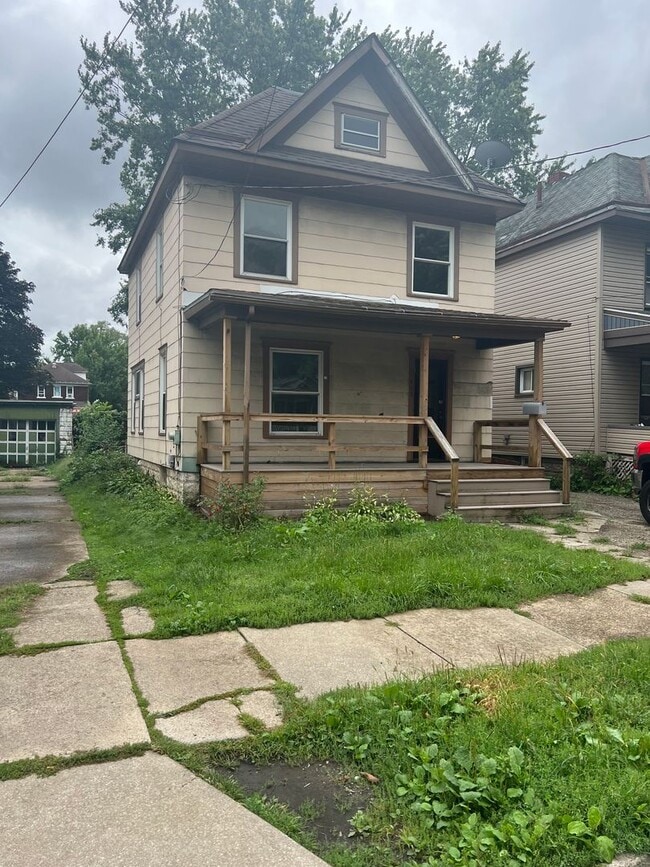 property at 533 E 5th St