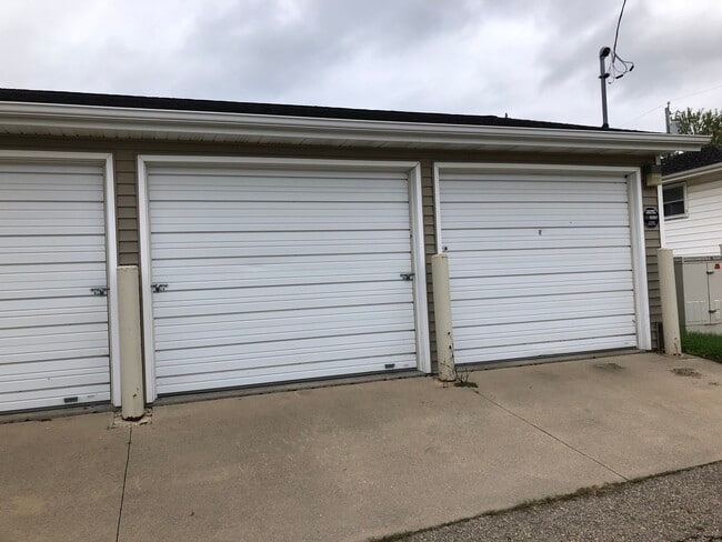 2840 Burlington St in Dubuque, IA - Building Photo - Building Photo