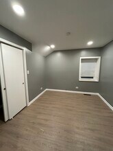 2900 S Quinn St, Unit 1F in Chicago, IL - Foto de edificio - Building Photo