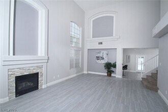 268 Single Petal St in Henderson, NV - Foto de edificio - Building Photo